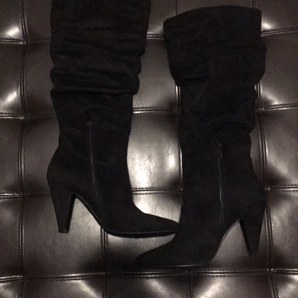 Suede boots - Picture 2 of 5